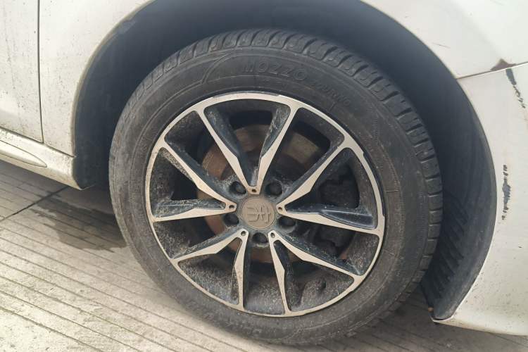 Used BYD Song MAX 2017 1.5T Manual Smart Connect Luxury 7-Seater Right Front Wheel Hub