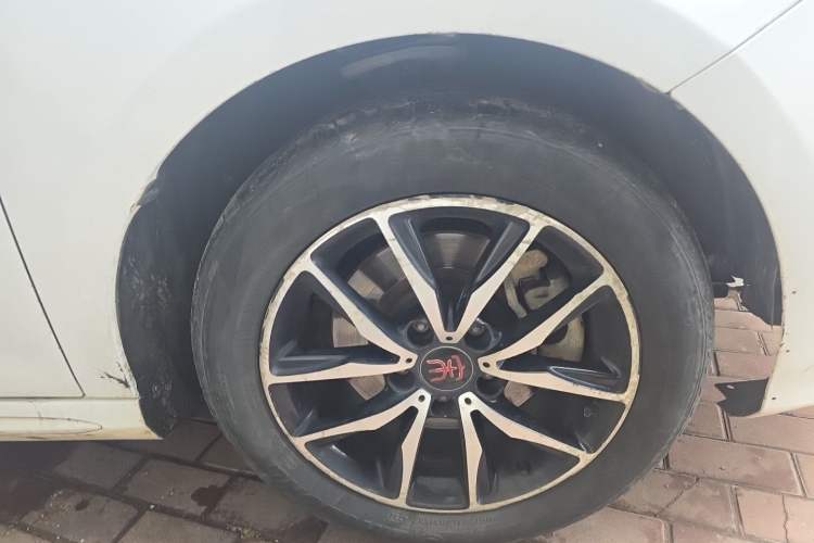 Used BYD Song MAX 2017 1.5T Automatic Smart Connect Luxury 7-Seater Right Front Wheel Hub