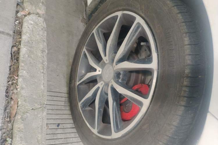 Used BYD Song MAX 2017 1.5T Automatic Smart Connect Prestige 7-Seater Right Front Wheel Hub