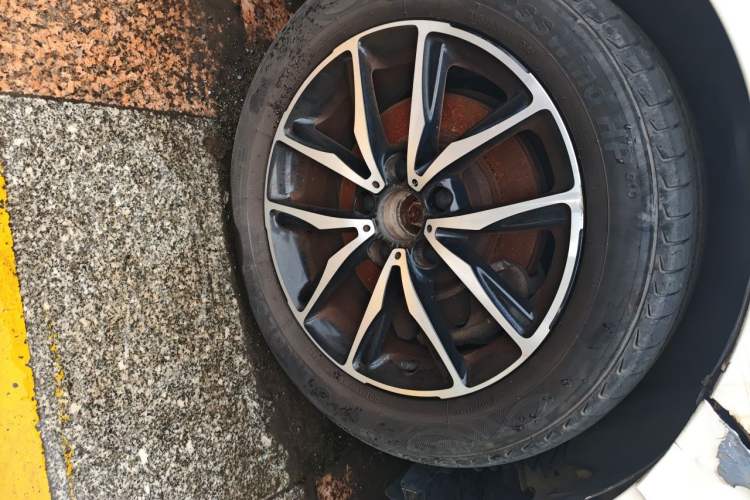 Used BYD Song MAX 2017 1.5T Automatic Smart Connect Prestige 7-Seater Right Front Wheel Hub