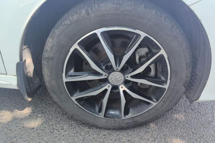 Used BYD Song MAX 2017 1.5T Automatic Smart Connect Elite 7-Seater Right Front Wheel Hub