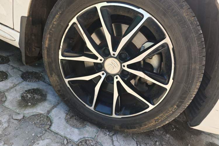 Used BYD Song MAX 2017 1.5T Automatic Smart Connect Elite 7-Seater Right Front Wheel Hub