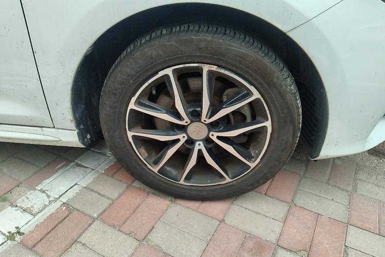 Used BYD Song MAX 2017 1.5T Automatic Smart Connect Elite 7-Seater Right Front Wheel Hub
