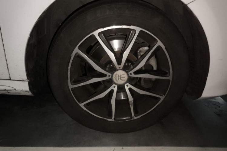 Used BYD Song MAX 2017 1.5T Automatic Smart Connect Elite 7-Seater Right Front Wheel Hub