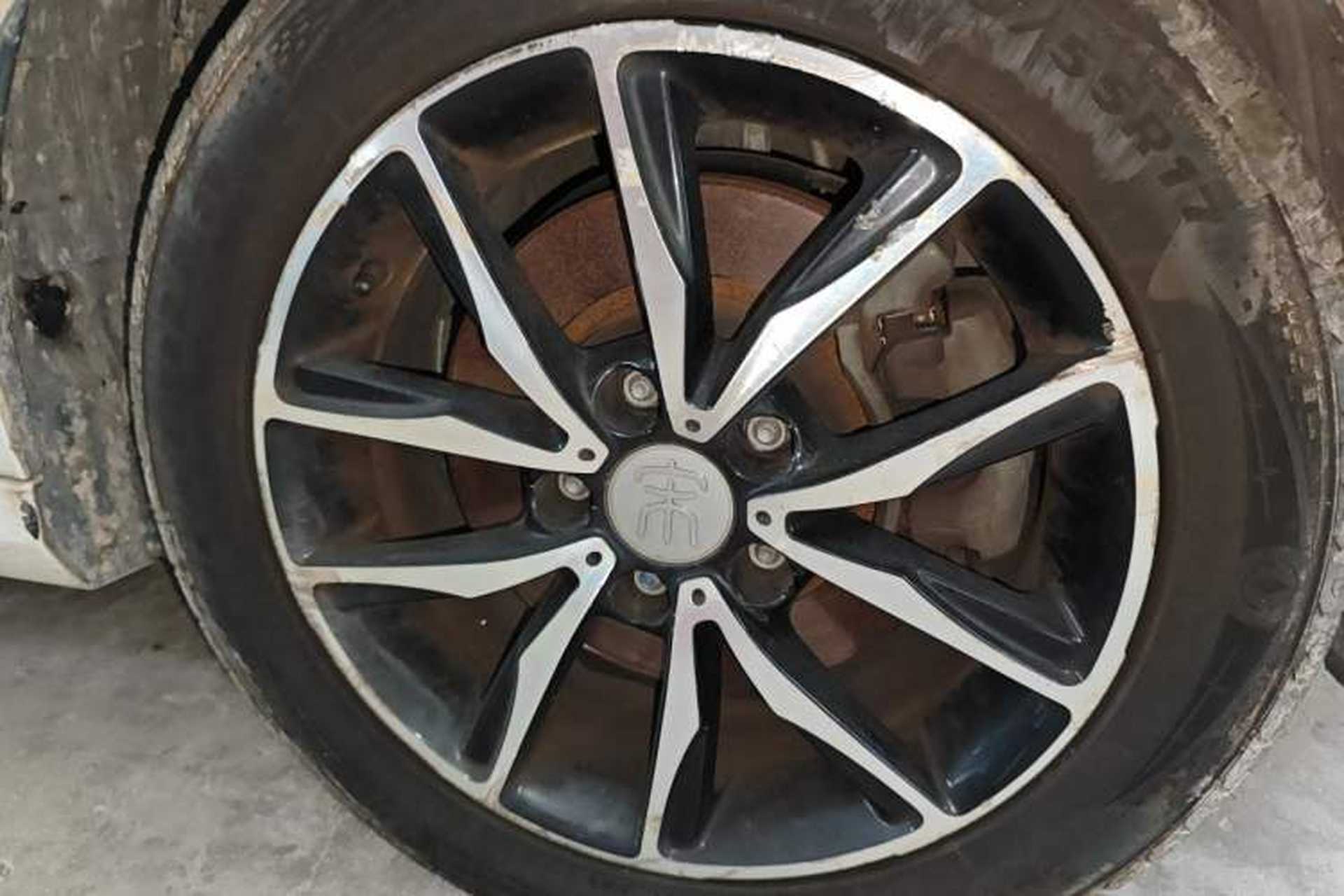 Used BYD Song MAX 2017 1.5T Manual Smart Connect Luxury 7-Seater Right Front Wheel Hub