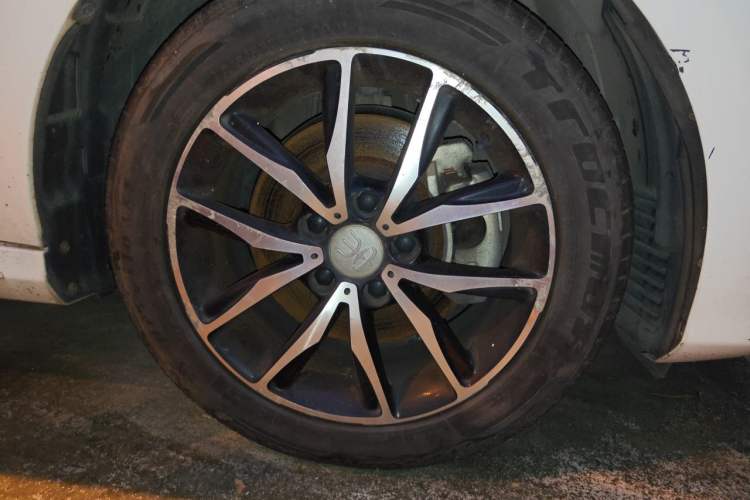 Used BYD Song MAX 2017 1.5T Automatic Smart Connect Elite 7-Seater Right Front Wheel Hub