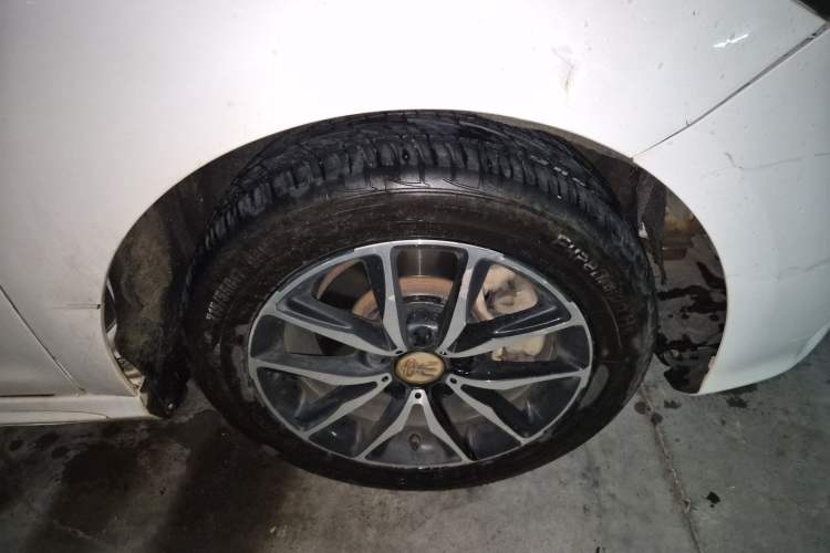 Used BYD Song MAX 2017 1.5T Manual Smart Connect Luxury 7-Seater Right Front Wheel Hub