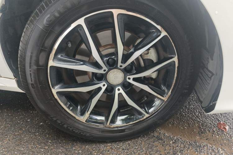 Used BYD Song MAX 2017 1.5T Automatic Smart Connect Elite 7-Seater Right Front Wheel Hub