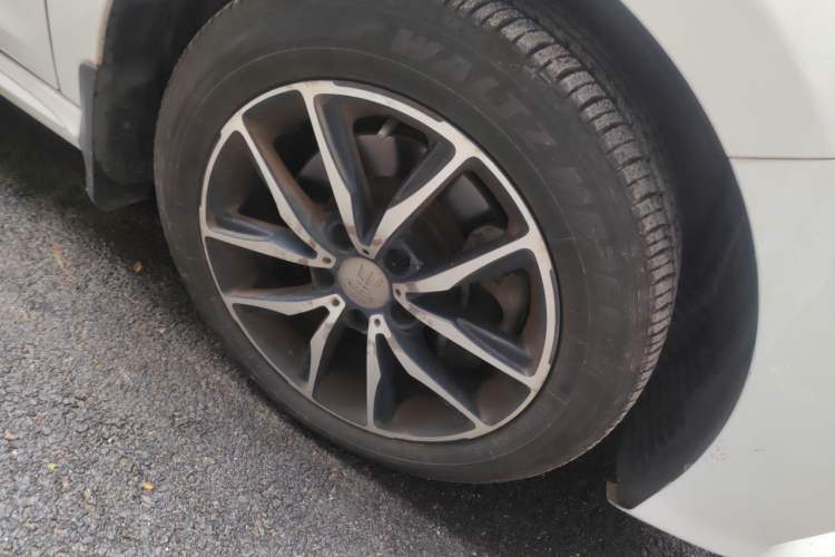 Used BYD Song MAX 2017 1.5T Automatic Smart Connect Prestige 7-Seater Right Front Wheel Hub