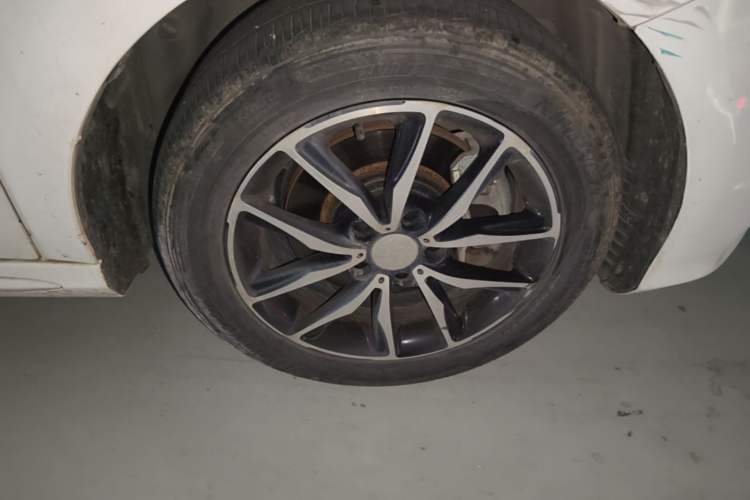 Used BYD Song MAX 2017 1.5T Automatic Smart Connect Luxury 7-Seater Right Front Wheel Hub