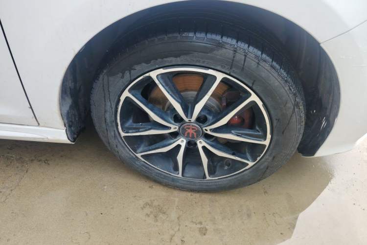 Used BYD Song MAX 2017 1.5T Automatic Smart Connect Prestige 7-Seater Right Front Wheel Hub