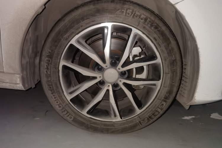 Used BYD Song MAX 2017 1.5T Automatic Smart Connect Prestige 7-Seater Right Front Wheel Hub