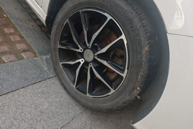 Used BYD Song MAX 2017 1.5T Automatic Smart Connect Prestige 7-Seater Right Front Wheel Hub