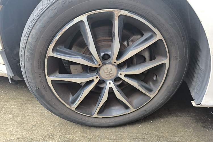 Used BYD Song MAX 2017 1.5T Automatic Smart Connect Elite 7-Seater Right Front Wheel Hub