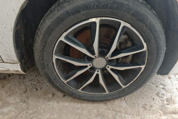 Used BYD Song MAX 2017 1.5T Manual Smart Connect Luxury 7-Seater Right Front Wheel Hub