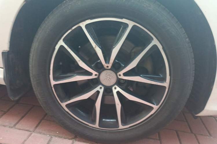 Used BYD Song MAX 2017 1.5T Automatic Smart Connect Luxury 7-Seater Right Front Wheel Hub