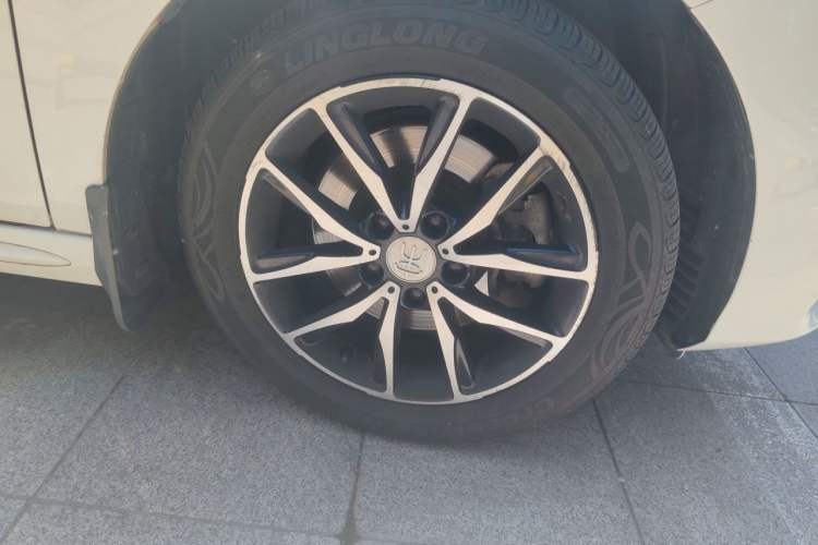 Used BYD Song MAX 2017 1.5T Automatic Smart Connect Prestige 7-Seater Right Front Wheel Hub