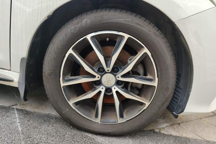 Used BYD Song MAX 2017 1.5T Automatic Smart Connect Prestige 7-Seater Right Front Wheel Hub