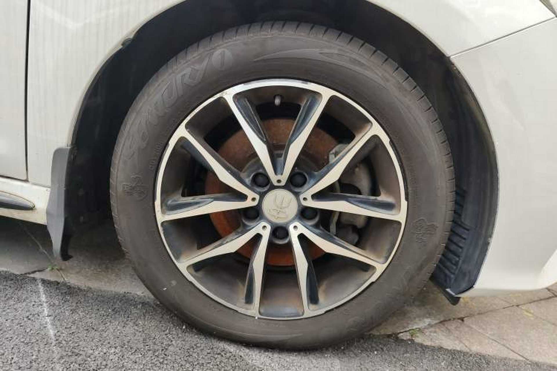 Used BYD Song MAX 2017 1.5T Automatic Smart Connect Prestige 7-Seater Right Front Wheel Hub