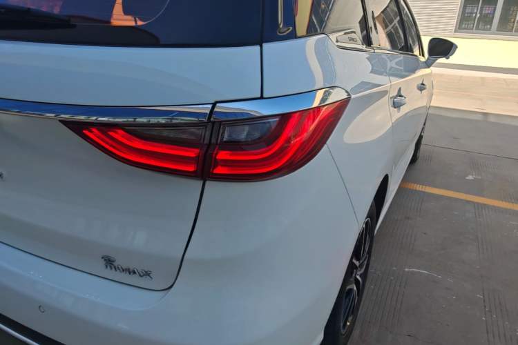Used BYD Song MAX 2017 1.5T Automatic Smart Connect Elite 7-Seater Right Rear Taillight
