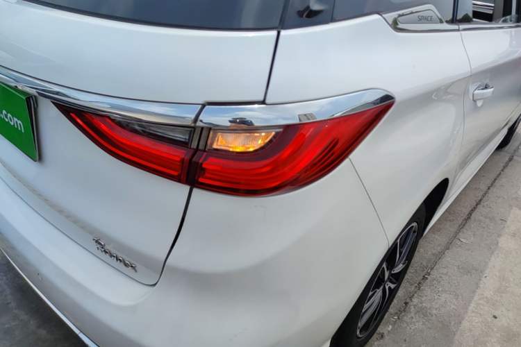 Used BYD Song MAX 2017 1.5T Automatic Smart Connect Elite 7-Seater Right Rear Taillight