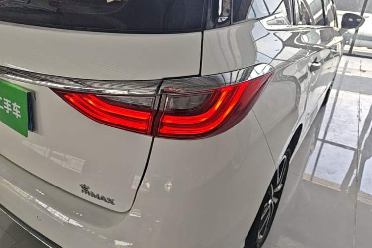 Used BYD Song MAX 2017 1.5T Automatic Smart Connect Elite 7-Seater Right Rear Taillight