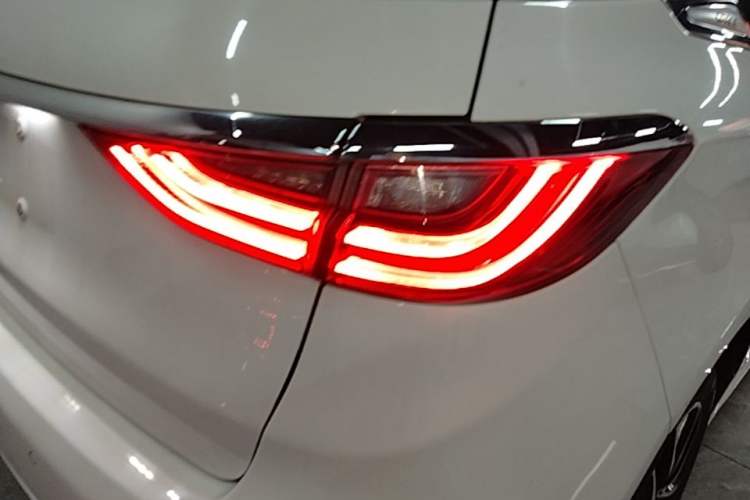 Used BYD Song MAX 2017 1.5T Automatic Smart Connect Luxury 7-Seater Right Rear Taillight