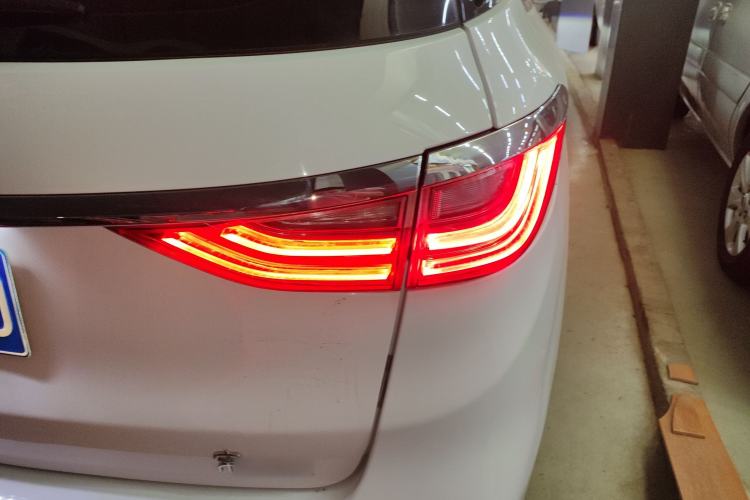 Used BYD Song MAX 2017 1.5T Automatic Smart Connect Luxury 7-Seater Right Rear Taillight