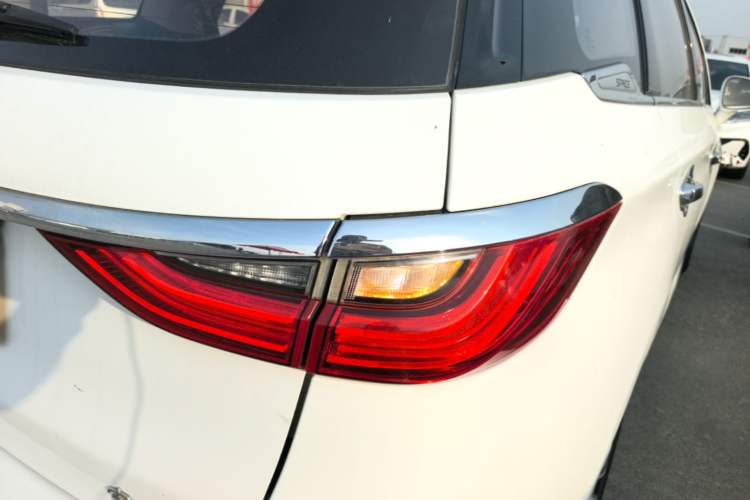 Used BYD Song MAX 2017 1.5T Automatic Smart Connect Elite 7-Seater Right Rear Taillight