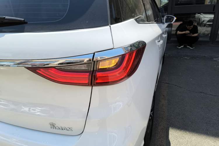 Used BYD Song MAX 2017 1.5T Automatic Smart Connect Elite 7-Seater Right Rear Taillight