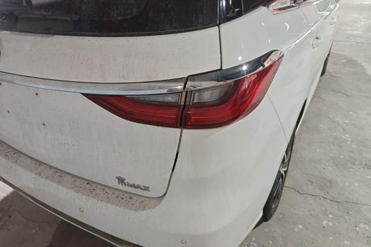 Used BYD Song MAX 2017 1.5T Manual Smart Connect Luxury 7-Seater Right Rear Taillight