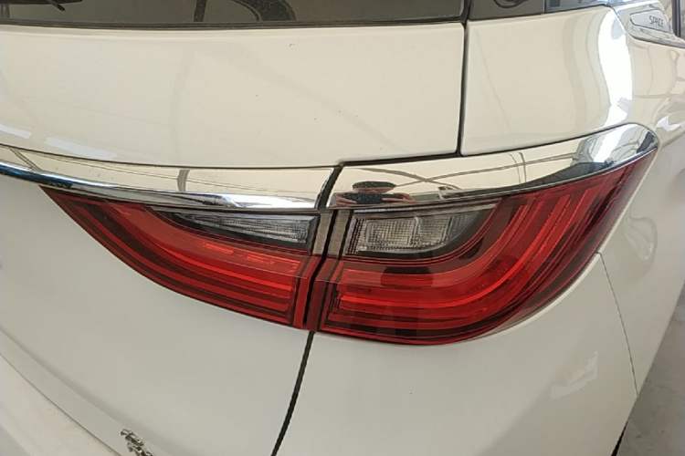 Used BYD Song MAX 2017 1.5T Automatic Smart Connect Elite 7-Seater Right Rear Taillight