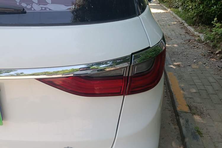 Used BYD Song MAX 2017 1.5T Automatic Smart Connect Elite 7-Seater Right Rear Taillight