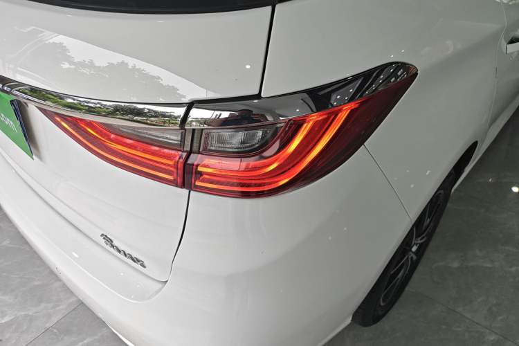Used BYD Song MAX 2017 1.5T Automatic Smart Connect Elite 7-Seater Right Rear Taillight