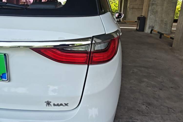 Used BYD Song MAX 2017 1.5T Automatic Smart Connect Elite 7-Seater Right Rear Taillight