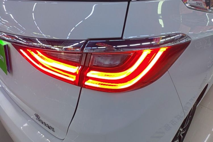 Used BYD Song MAX 2017 1.5T Automatic Smart Connect Elite 7-Seater Right Rear Taillight