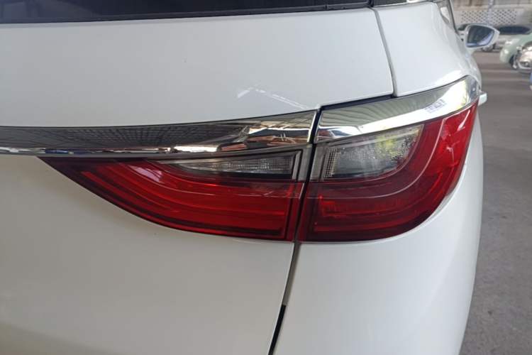 Used BYD Song MAX 2017 1.5T Automatic Smart Connect Prestige 7-Seater Right Rear Taillight