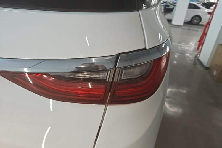 Used BYD Song MAX 2017 1.5T Automatic Smart Connect Elite 7-Seater Right Rear Taillight