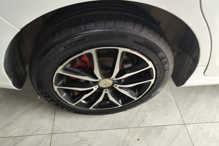 Used BYD Song MAX 2017 1.5T Automatic Smart Connect Prestige 7-Seater Right Rear Wheel Hub