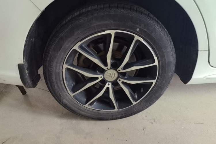 Used BYD Song MAX 2017 1.5T Automatic Smart Connect Elite 7-Seater Right Rear Wheel Hub