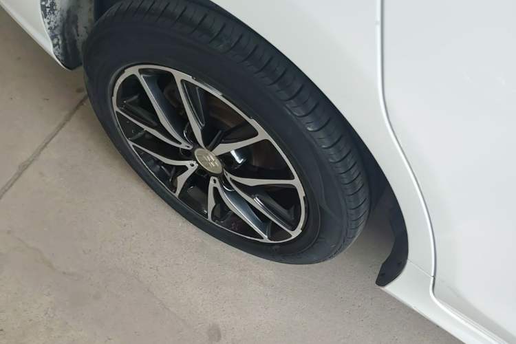 Used BYD Song MAX 2017 1.5T Manual Smart Connect Luxury 7-Seater Right Rear Wheel Hub