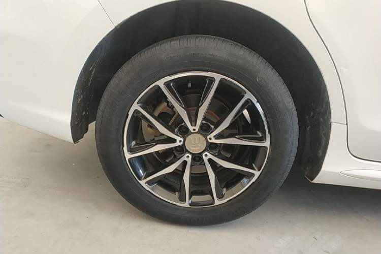 Used BYD Song MAX 2017 1.5T Automatic Smart Connect Elite 7-Seater Right Rear Wheel Hub