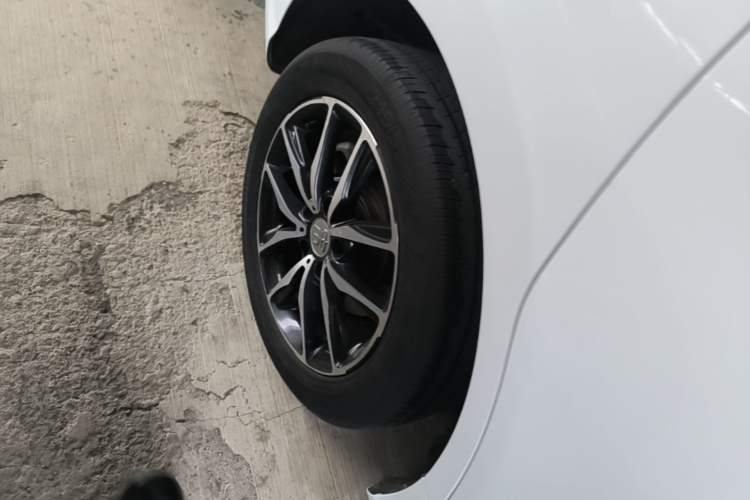 Used BYD Song MAX 2017 1.5T Automatic Smart Connect Elite 7-Seater Right Rear Wheel Hub