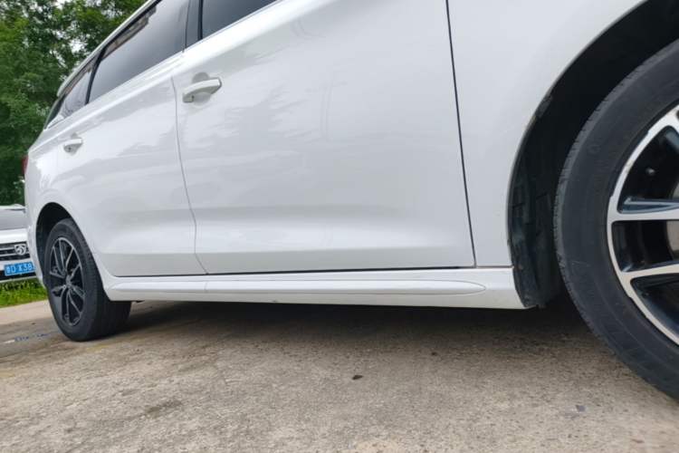 Used BYD Song MAX 2017 1.5T Automatic Smart Connect Prestige 7-Seater Right Side Sill