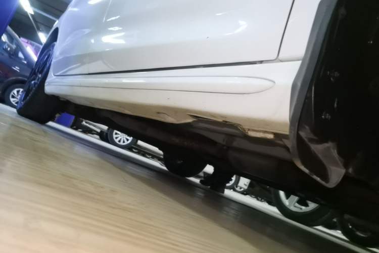 Used BYD Song MAX 2017 1.5T Automatic Smart Connect Elite 7-Seater Right Side Sill