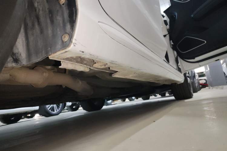 Used BYD Song MAX 2017 1.5T Automatic Smart Connect Luxury 7-Seater Right Side Sill
