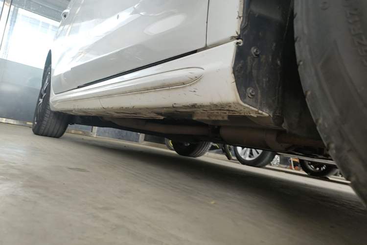 Used BYD Song MAX 2017 1.5T Automatic Smart Connect Elite 7-Seater Right Side Sill