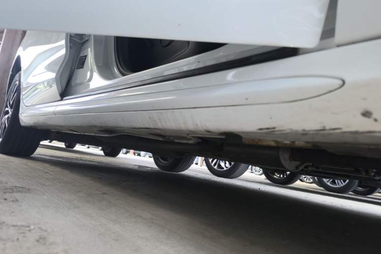 Used BYD Song MAX 2017 1.5T Automatic Smart Connect Elite 7-Seater Right Side Sill