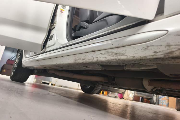 Used BYD Song MAX 2017 1.5T Automatic Smart Connect Elite 7-Seater Right Side Sill