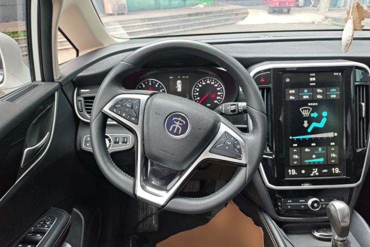Used BYD Song MAX 2017 1.5T Automatic Smart Connect Luxury 7-Seater Steering Wheel